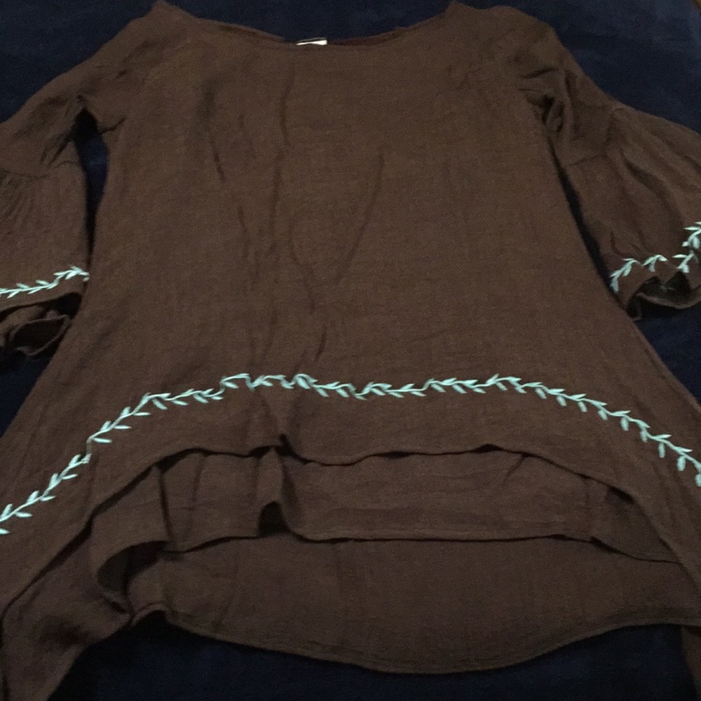 Women’s tunic top.